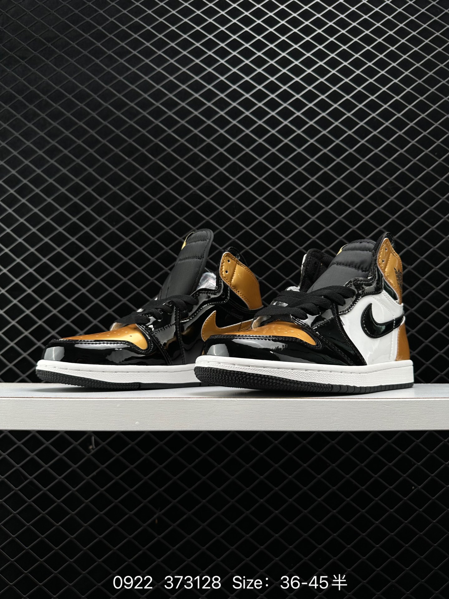 Air Jordan 1 Retro High OG NRG “Gold Toe”